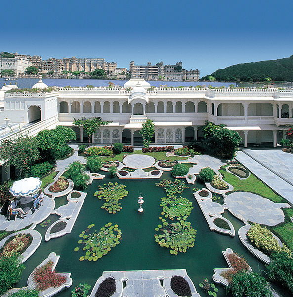 Découvrez le Lake Palace, le palais au milieu d’un lac à Udaipur en Inde