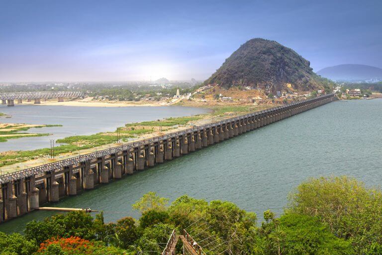 Découvrez la ville de Vijayawada, située sur les rives de la rivière Krishna